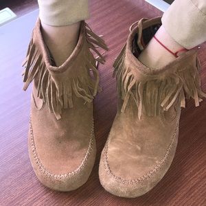 Makalu Fringe Moccasins